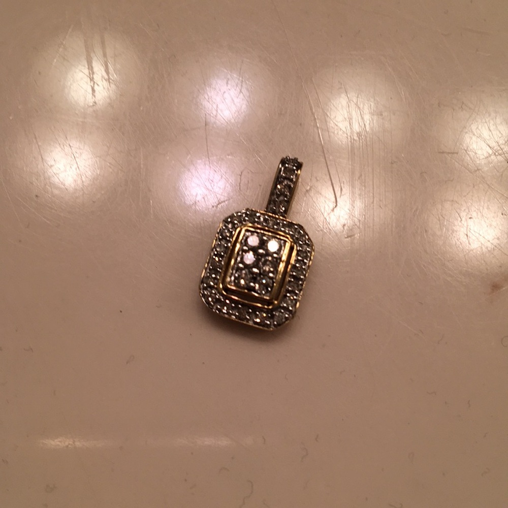 Beautiful diamond 💎 10k pendant - Picture 4 of 4